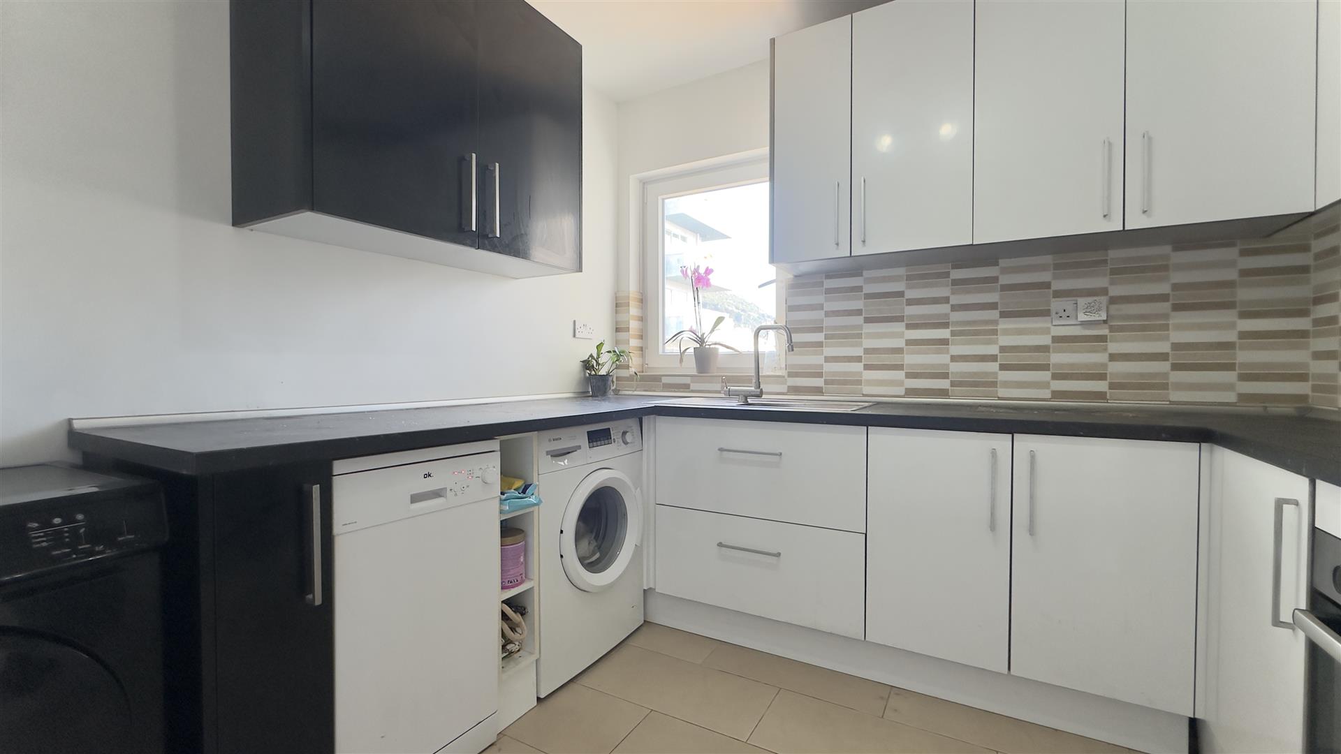 Image of Apartment - 2 Bedrooms - 2 Bathrooms for Sale in Watergardens-Gibraltar, Image 10